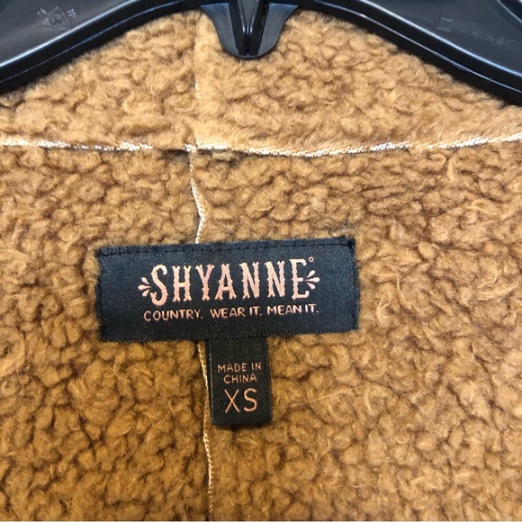 Winter coat - Picture 2 of 8